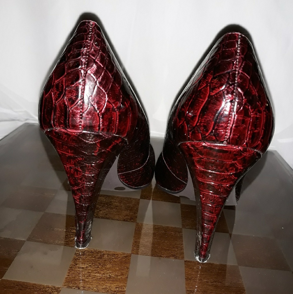 Wine Bcbg pumps size 37.5